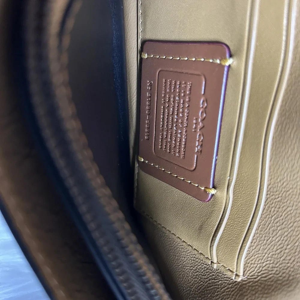Coach Glovetanned Leather Black Wristlet Clutch GOOD